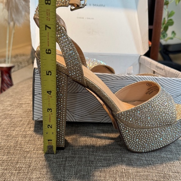 Rhinestones Embellished Platform Dress Sandals Chase + Chloe Glittering Gold - Picture 4 of 6